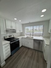 1356 N Schooner Ln in Anaheim, CA - Building Photo - Building Photo