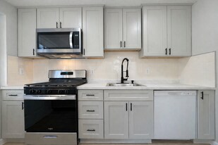 1063 Tacoma St in New Bedford, MA - Building Photo