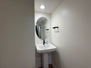 511 Spindle Wy in San Marcos, CA - Building Photo - Building Photo