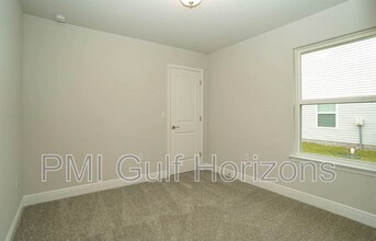 3322 Bliss Ln in Gonzalez, FL - Building Photo - Building Photo