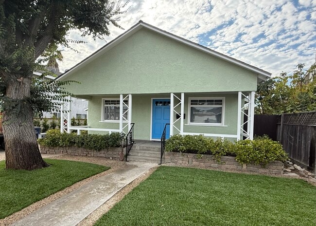 property at 13527 S Raymond Ave