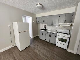 33 Dobbin St in Rothesay, NB - Building Photo