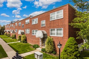 Wyndmoor Arms in Wyndmoor, PA - Building Photo