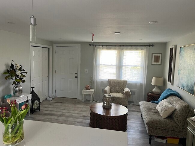 52 Fottler Rd in Hingham, MA - Building Photo - Building Photo