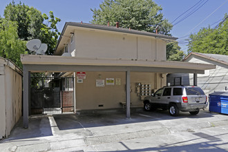 Hazelwood Apartments in Sacramento, CA - Foto de edificio - Building Photo