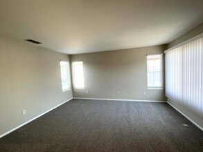 1057 E Agate Ct in Gardena, CA - Building Photo - Building Photo