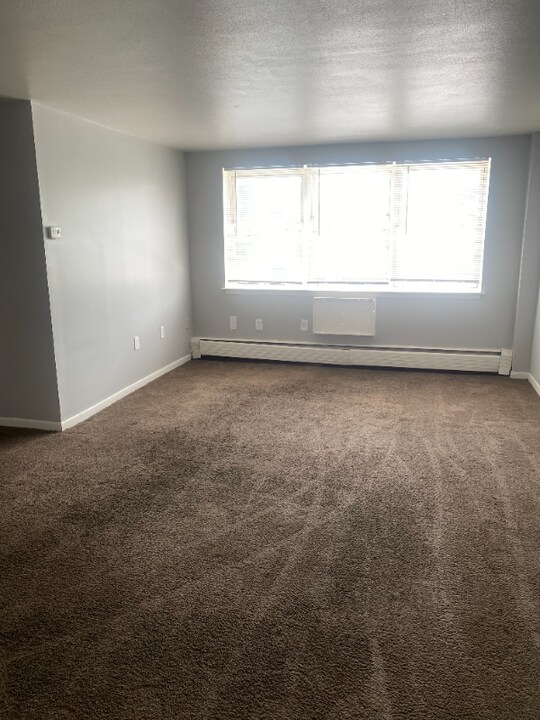 30 Gillett St in Hartford, CT - Building Photo