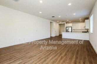 9524 W Flower St in Phoenix, AZ - Building Photo - Building Photo