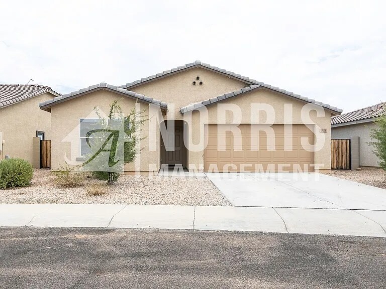 1024 Nina Dr in Casa Grande, AZ - Building Photo