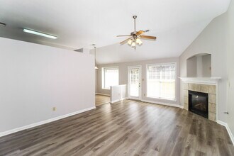 10109 Lynham Dr in Cordova, TN - Building Photo - Building Photo
