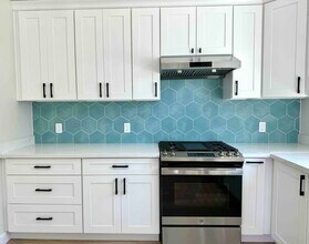 7780 Inverness Dr in Newark, CA - Foto de edificio - Building Photo