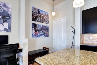 305 Inverness Way S in Englewood, CO - Building Photo - Building Photo