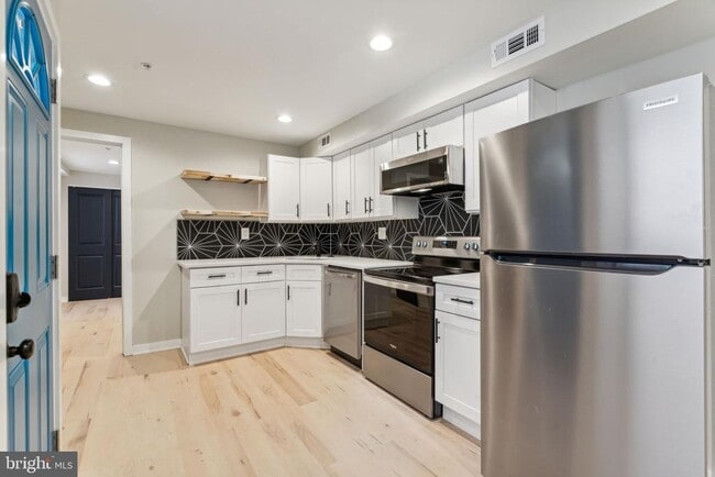 431 S 62nd St in Philadelphia, PA - Building Photo - Building Photo