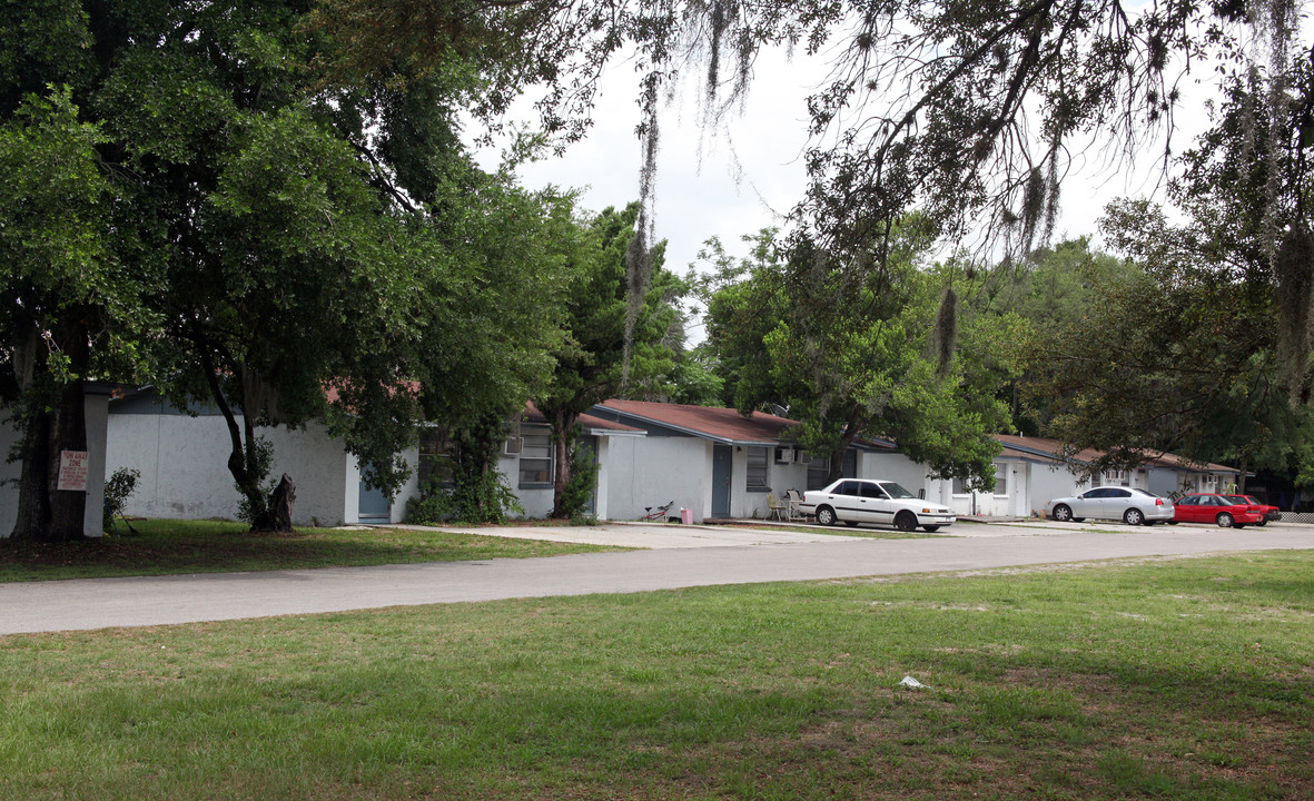1201 E 124th Ave in Tampa, FL - Foto de edificio