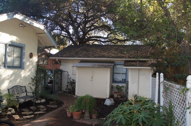 360 W 6th St in Claremont, CA - Foto de edificio - Building Photo