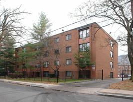 12 Willard St in Hartford, CT - Building Photo