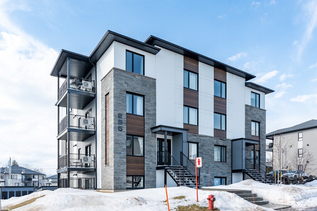 281 Du Pèlerin St in Lévis, QC - Building Photo