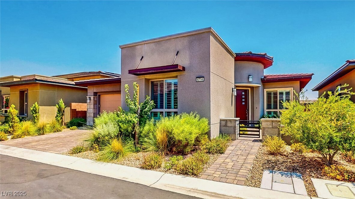 6714 Desert Crimson St in Las Vegas, NV - Foto de edificio