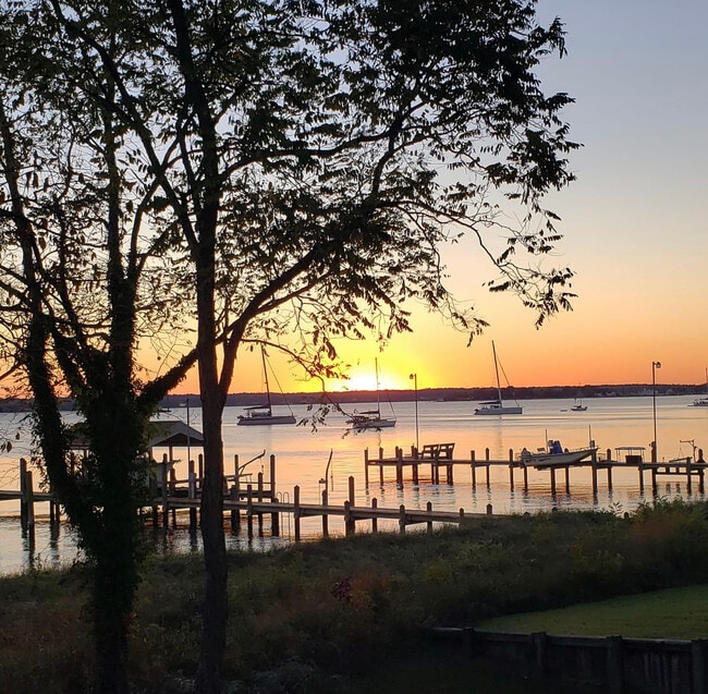 13113 River Ter, Unit Apartment 1 bed 1 Bath