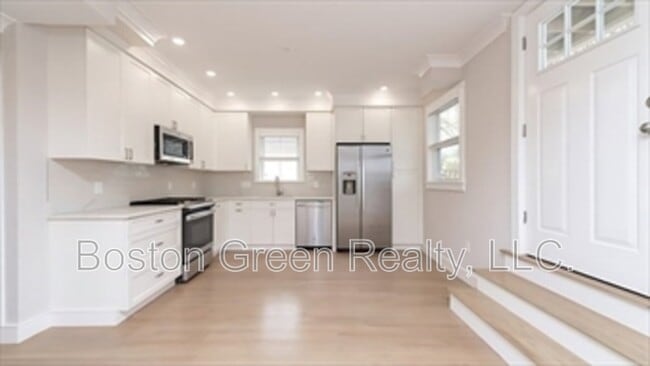 property at 2A Rossmore Rd