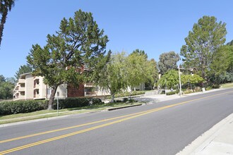 Lynn Villa Apartments in Thousand Oaks, CA - Building Photo - Building Photo