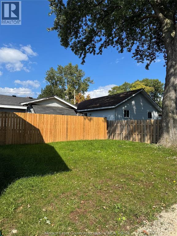 215 Wigle Ave in Kingsville, ON - Building Photo - Building Photo