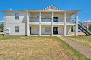 1500 E James St in Waco, TX - Building Photo