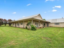 17645 Hwy 6 in Navasota, TX - Building Photo