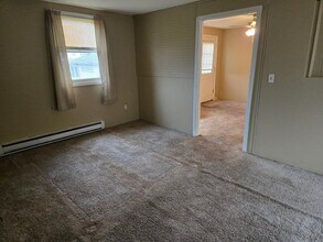 1225 Seneca Rd in Middle River, MD - Foto de edificio - Building Photo