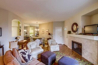 12079 Tivoli Park Row in San Diego, CA - Building Photo - Building Photo
