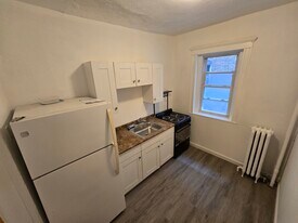 33 Dwight St, Unit 2 in Brookline, MA - Building Photo