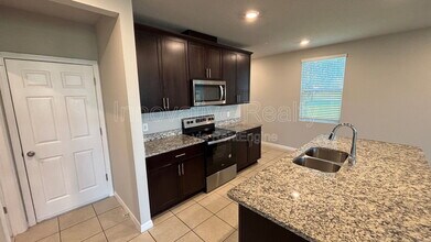 1061 Desert Candle Dr in Ocoee, FL - Building Photo - Building Photo