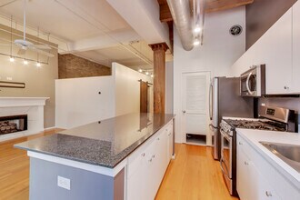 375 W Erie St in Chicago, IL - Building Photo - Building Photo