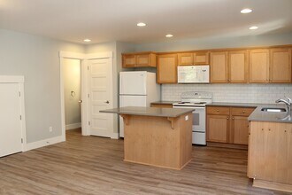 8840 SW 36th Ave in Portland, OR - Building Photo - Building Photo