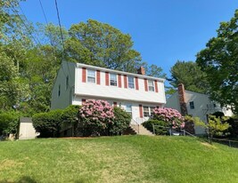 17 Circle Rd in Lexington, MA - Building Photo