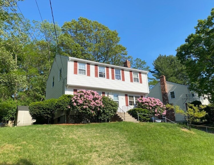 17 Circle Rd in Lexington, MA - Building Photo