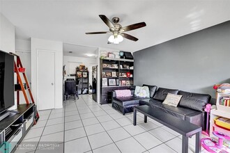 3042 NE 13th Ave in Oakland Park, FL - Building Photo - Building Photo