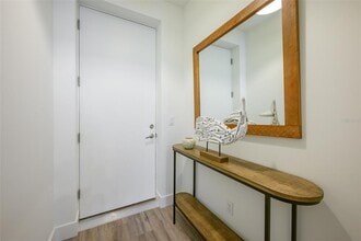 1703 N Tamiami Trail in Sarasota, FL - Foto de edificio - Building Photo