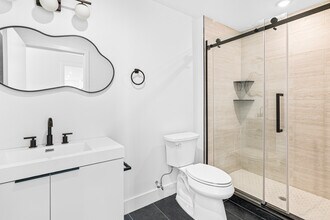 2132 N 10th St in Philadelphia, PA - Foto de edificio - Building Photo