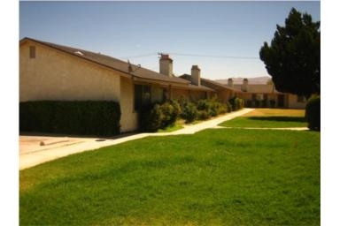 13521 Navajo Rd in Apple Valley, CA - Building Photo - Building Photo