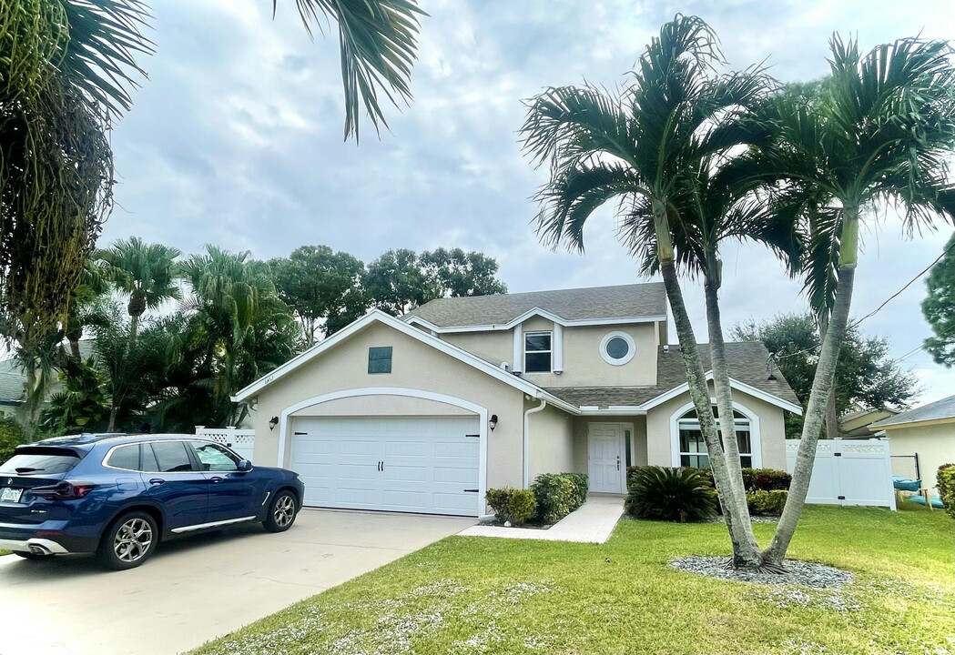 6462 Leslie St in Jupiter, FL - Building Photo