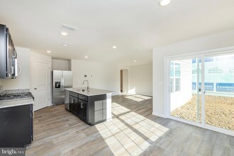5215 Crooked Ln in Stephens City, VA - Foto de edificio - Building Photo