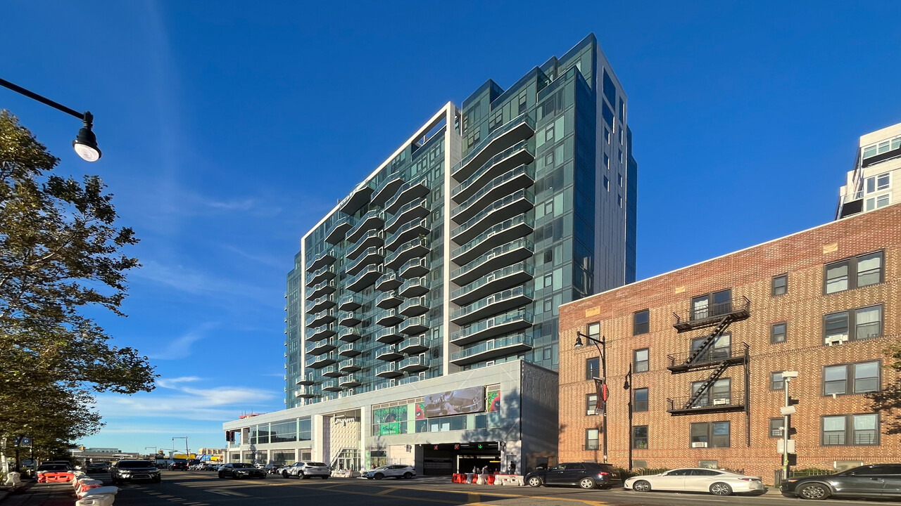 Tangram House South in Flushing, NY - Building Photo