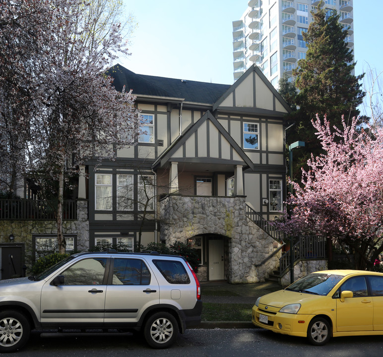 Broughton Court in Vancouver, BC - Building Photo