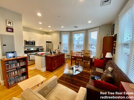 405 S Huntington Ave, Unit 1R in Boston, MA - Building Photo