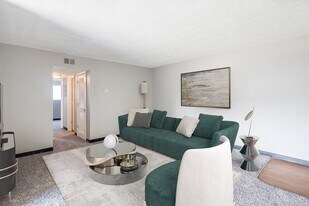 Tates Creek Crossings in Lexington, KY - Building Photo