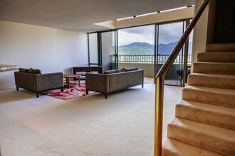 2240 Kuhio Ave. in Honolulu, HI - Building Photo - Building Photo