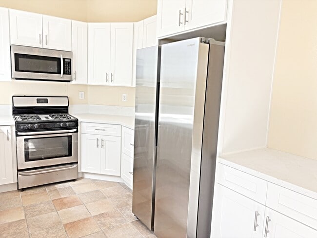 4065 Ivey Vista Way in Oceanside, CA - Foto de edificio - Building Photo