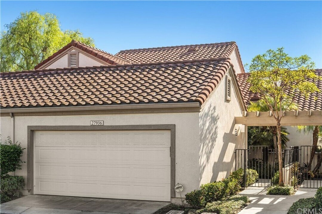 27936 Carrington in Mission Viejo, CA - Building Photo