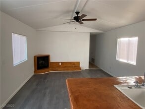 950 Black St in Pahrump, NV - Building Photo - Building Photo
